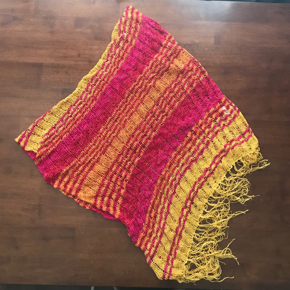 Tralia Sodi Poncho - Picture 2 of 4